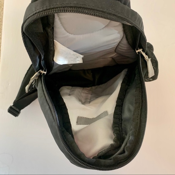 Victorinox Dual-Compartment Monosling - Picture 7 of 15